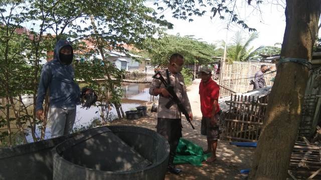 Jelang Tatanan baru Patroli Polsek Kapetakan Polres Ciko bubarkan Arena Judi Sabung Ayam